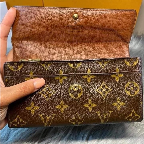 Authentic Louis Vuitton Monogram Sarah Wallet - Picture 3 of 12